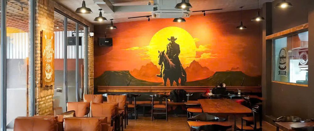 Dấu ấn riêng biệt của AMERICANO coffee chính là kiểu thiết kế của quán mang phong cách đậm chất cao bồi miền Tây nước Mĩ. Nguồn: americano - coffee.com